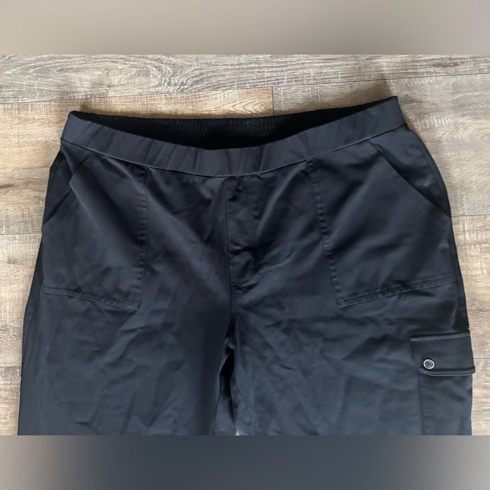 Susan Graver Weekend women’s size XL 18-20 black pull on cargo Capri ankle pants - Picture 3 of 9